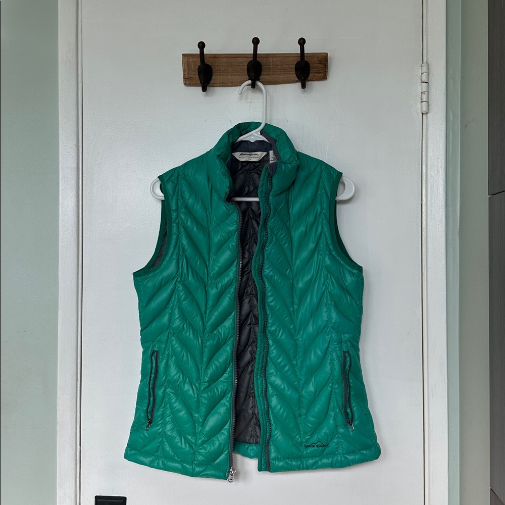 Eddie Bauer Women's Kelly green 700 fill power puffy Vest
